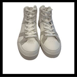 On Cloud Men’s The Roger Clubhouse Mid White Sand Size US 12 EU 47 BRAND NEW